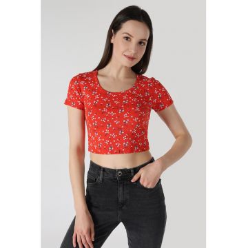 Tricou crop slim fit cu imprimeu