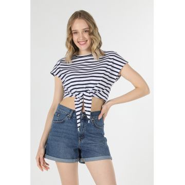 Tricou crop cu model in dungi