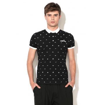 Tricou polo negru si alb cu pesti