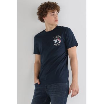 Tricou cu imprimeu si decolteu la baza gatului