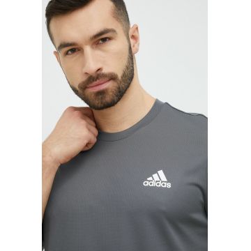 Adidas Performance tricou de antrenament Designed for Move culoarea gri, neted