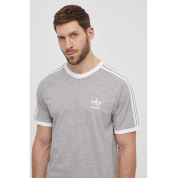 adidas Originals tricou din bumbac bărbați, culoarea gri, cu imprimeu IA4848