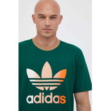 adidas Originals tricou din bumbac culoarea verde, cu imprimeu