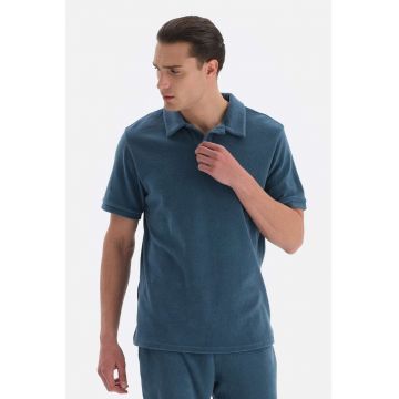 Tricou polo cu fenta cu nasturi