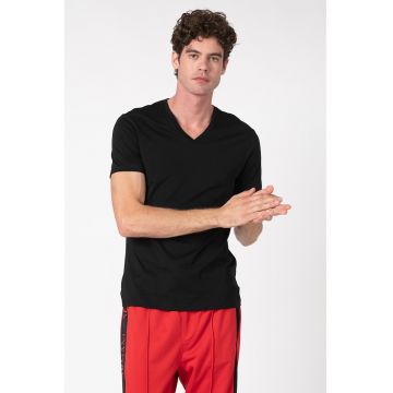 Tricou slim fit cu decolteu in V