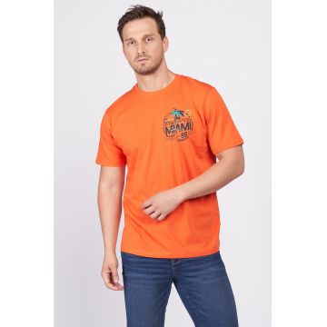 Tricou cu decolteu la baza gatului si imprimeu grafic