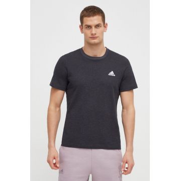 adidas tricou din bumbac bărbați, culoarea gri, cu imprimeu  IN7123