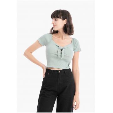 Tricou crop cu nod frontal