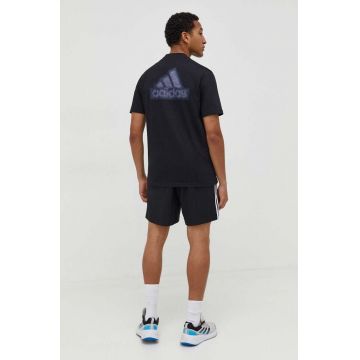 adidas tricou din bumbac bărbați, culoarea negru, cu imprimeu IN6229