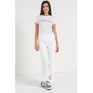 Tricou slim fit cu decolteu la baza gatului