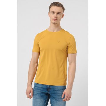 Tricou slim fit cu decolteu la baza gatului