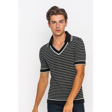 Tricou polo cu decolteu in V