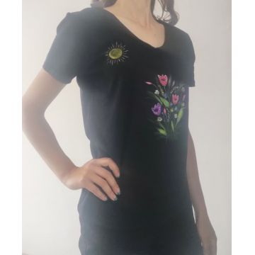 Tricou negru pictat manual cu lalele