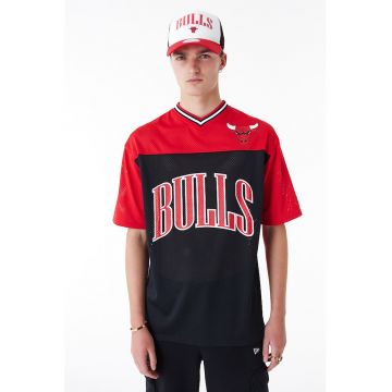 Tricou cu decolteu in V si imprimeu logo Chicago Bulls