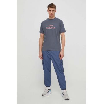 New Balance tricou din bumbac barbati, culoarea gri, cu imprimeu, MT41582GT