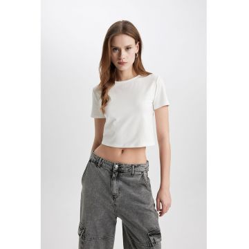 Tricou crop cu decolteu la baza gatului