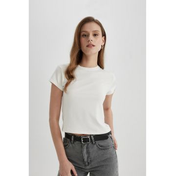 Tricou crop cu decolteu la baza gatului