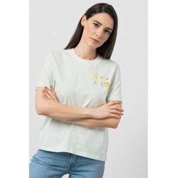 Tricou cu decolteu la baza gatului si model in dungi