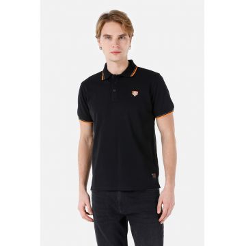 Tricou polo cu detaliu discret brodat